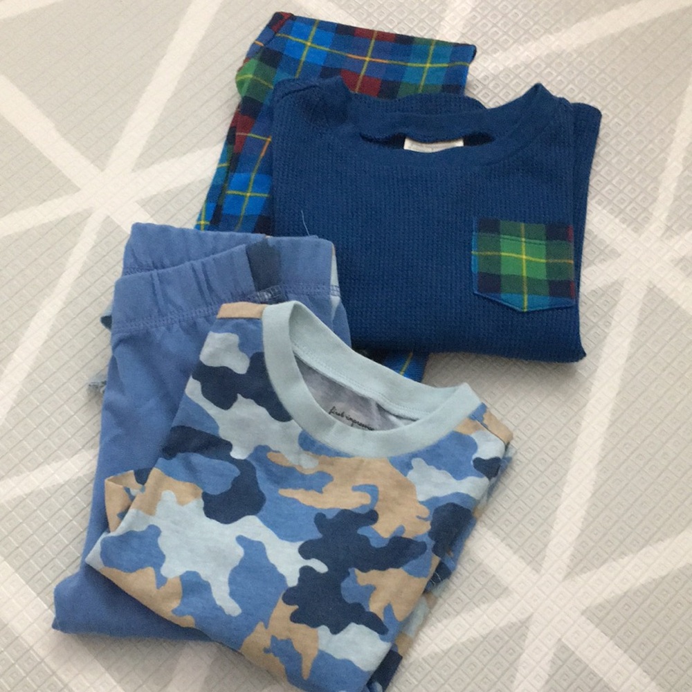 4 piece bundle / 2 sets of matching long sleeve top and bottom pajamas. 18Mo.